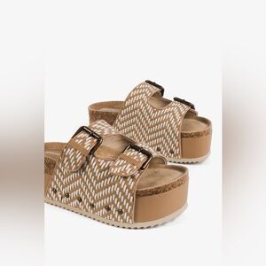 Intentionally Blank Cooper 2 Taupe Combo eu39 New Platfrom sandals